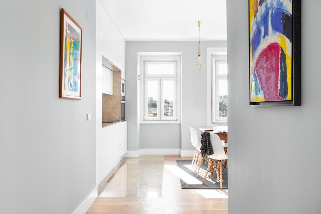 Joivy Marvelous 3-Bed Home With Astonishing View And Terrace, Nearby St George Castle Lisbon Exterior photo